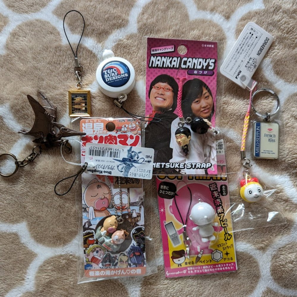 Vintage Y2K cell phone charms & key chains